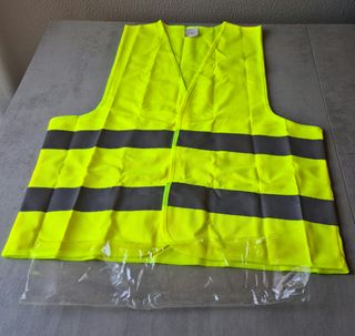 Chaleco reflectante amarillo. Varias unidades.