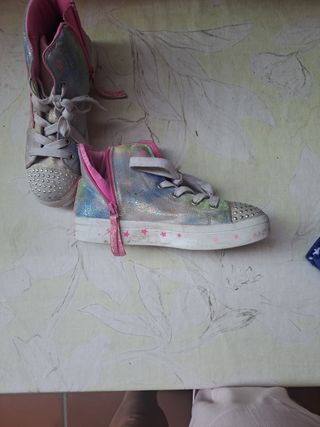 Zapatillas Skechers niña, plateadas y rosas