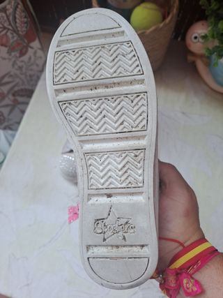 Zapatillas Skechers niña, plateadas y rosas