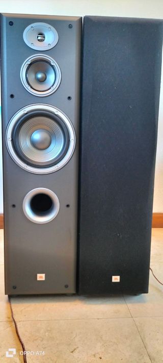 Altavoces JBL E60 - Torre Gris/Negra
