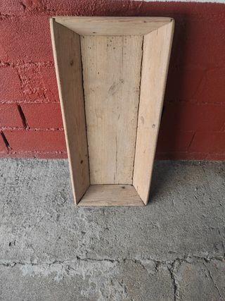 Artesa de madera antigua