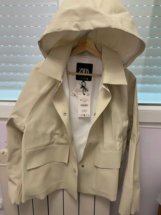 Chubasquero ZARA beige - Talla M, con etiqueta.
