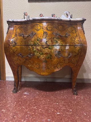 Cómoda Luis XV: Marmol y madera.