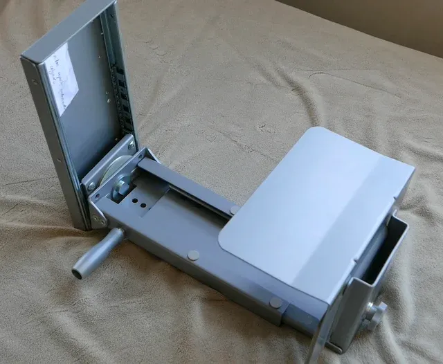 Soporte CPU ROLINE BAJO MESA