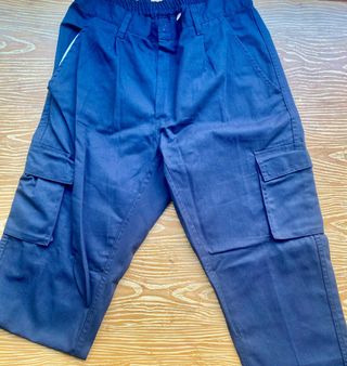 Pantalones cargo azul marino
Talla. 46