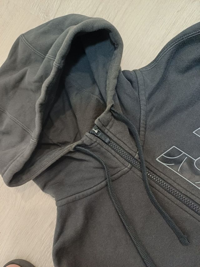 Chaqueta Nike VintageSkater Gris EstampadoVertical