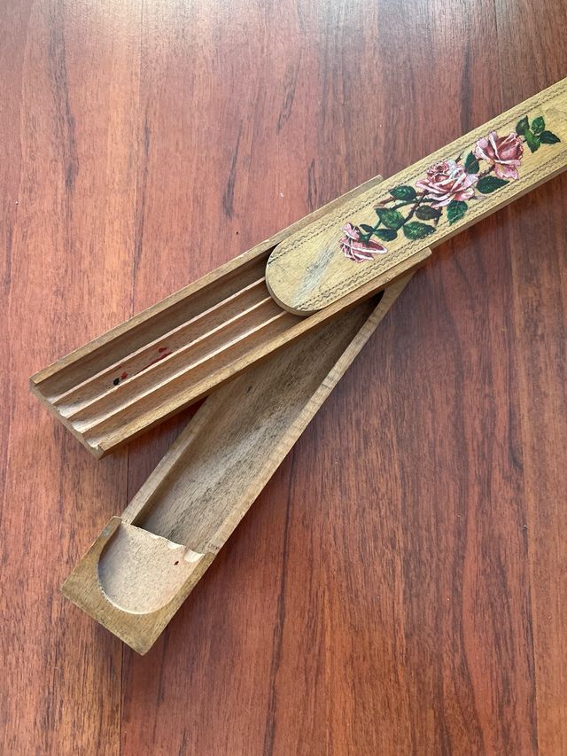 Estuche madera antiguo con rosas