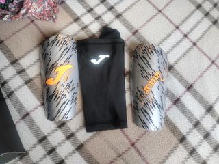 Botas fútbol Adidas Predator Jr 40 + espinilleras 