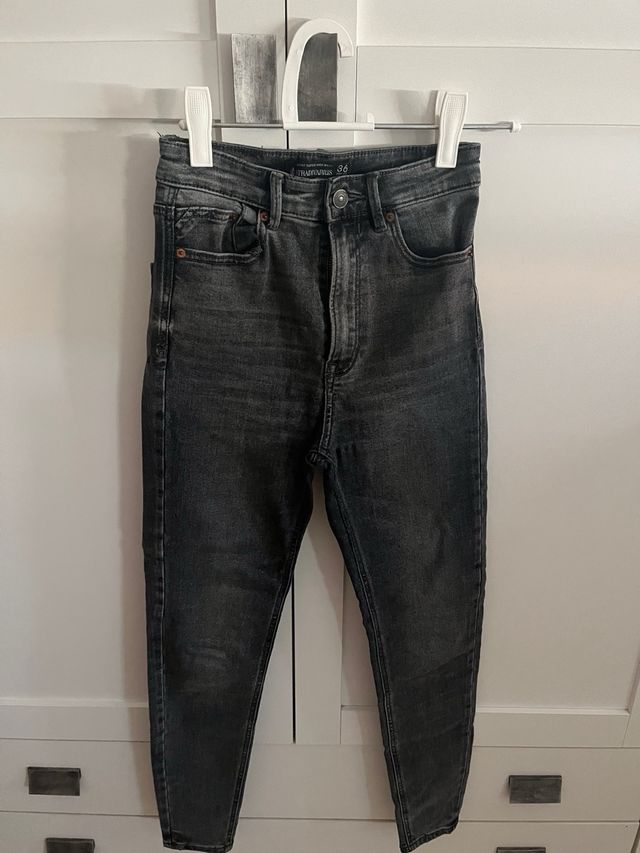 Vaqueros Stradivarius negros - talla 36