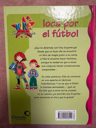 Kika Superbruja loca por el fútbol