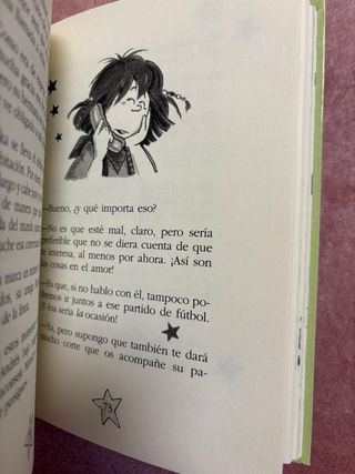 Kika Superbruja loca por el fútbol