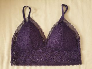 Bralette encaje morado talla M