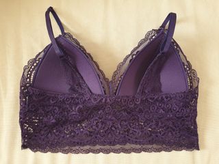 Bralette encaje morado talla M