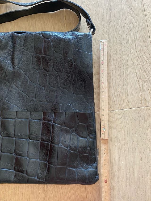 Borsa a tracolla in pelle nera