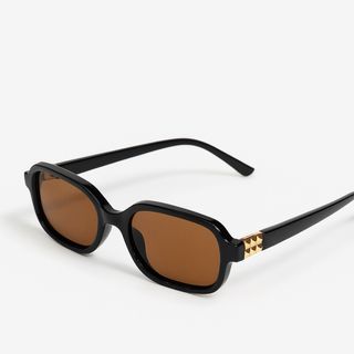 Gafas rectangulares negras con cristal marrón
