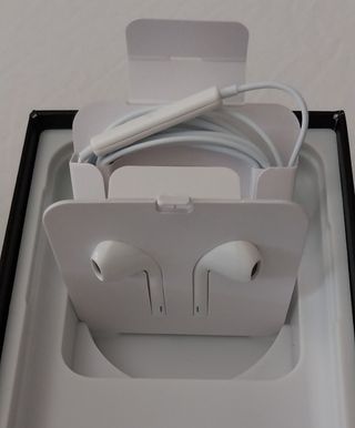 iPhone 8 Plus nuevo con funda y protector pantalla