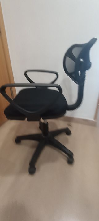 Silla oficina giratoria negra