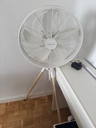 Ventilador NewLux trípode blanco