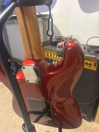 Guitarra Fender Stratocaster roja