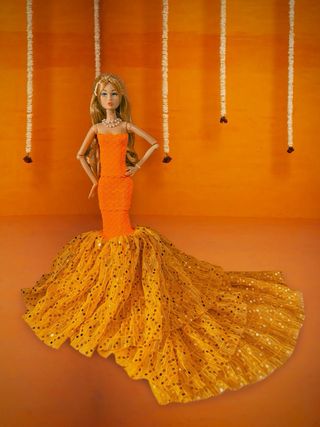 Vestido naranja muñeca Barbie