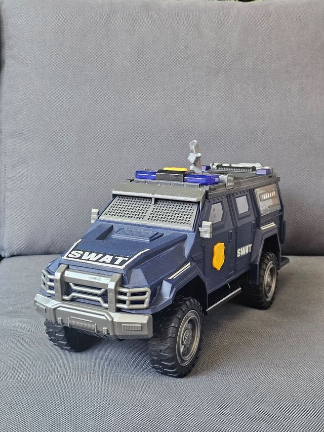 Coche SWAT antidisturbios