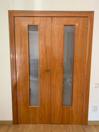 Puertas madera 2 hojas. Regalo. 
Retirada 1/9 máx.