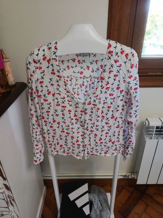 Blusa flores roja y blanca - Talla S
