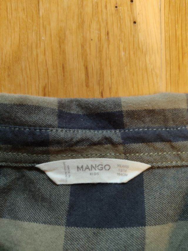 Camisa cuadros Mango. Talla 13-15. Verde y negro