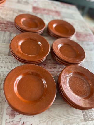 18 mini platos barro cocido
