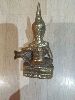 Daesa de agua antigua de bronce