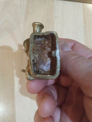 Daesa de agua antigua de bronce