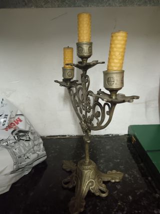 Candelabro antiguo 3 Brazos con velas, hay dos