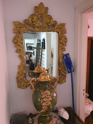Espejo dorado antiguo