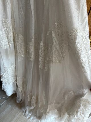 Vestido novia blanco roto encaje, seda y pedrería