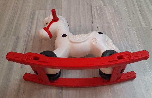 Caballo balancín infantil