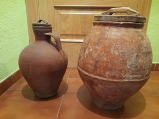 Tinajas de agua antiguas