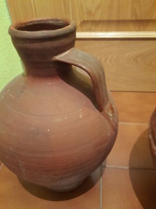 Tinajas de agua antiguas