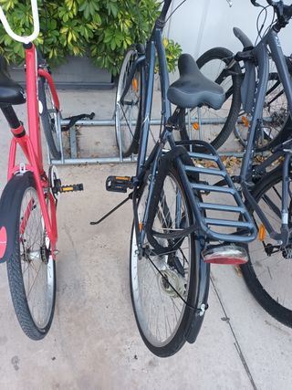 2 Bicicletas paseo 70 la gris 50la roja juntas100
