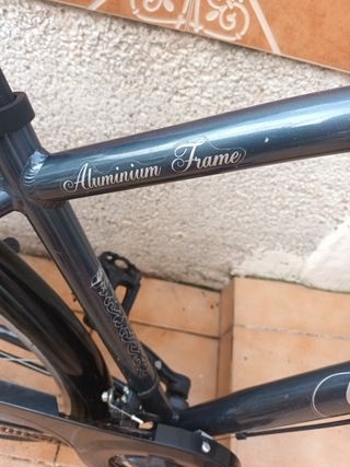 2 Bicicletas paseo 70 la gris 50la roja juntas100