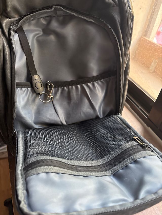 Mochila negra - ciudad & viaje