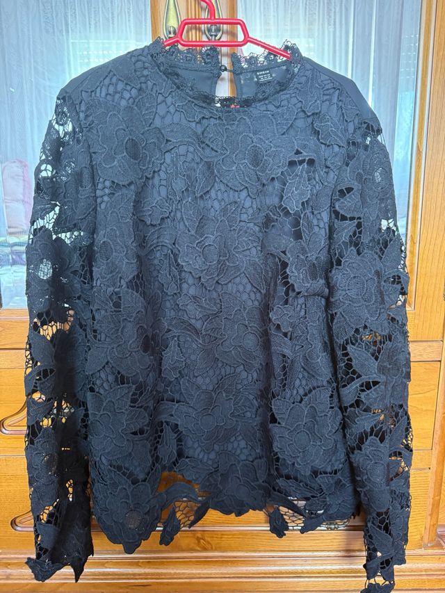 Blusa negra encaje