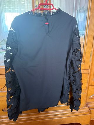 Blusa negra encaje