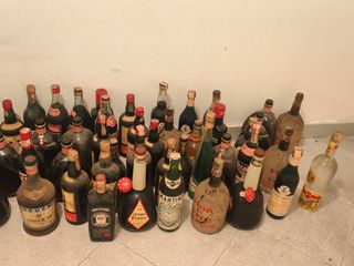 Bottiglie Vintage di un bar chiuso negli Anni '70
