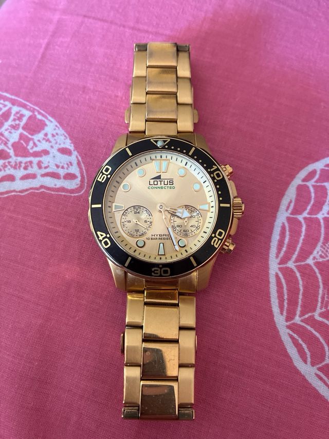 Reloj Lotus dorado