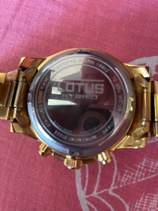 Reloj Lotus dorado