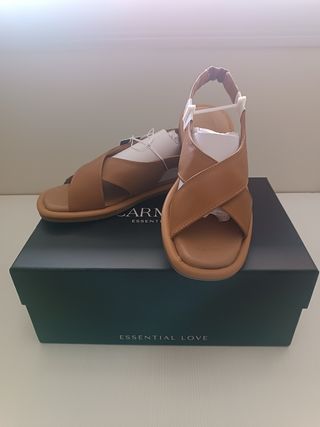 Sandalias Carmela marrón, talla 36