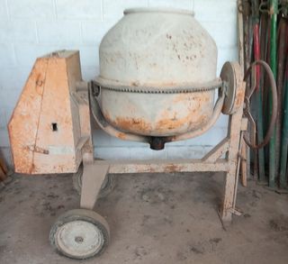 Hormigonera mediana usada.