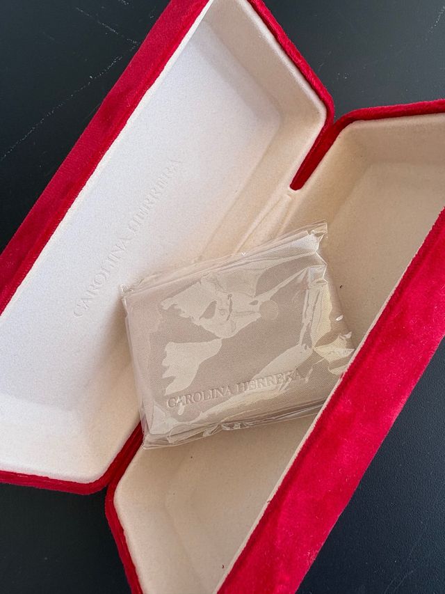 Caixa óculos Carolina Herrera - estojo luxo