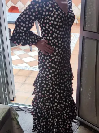 Traje Flamenca negro con lunares blanco y rojo