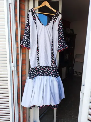 Traje Flamenca negro con lunares blanco y rojo